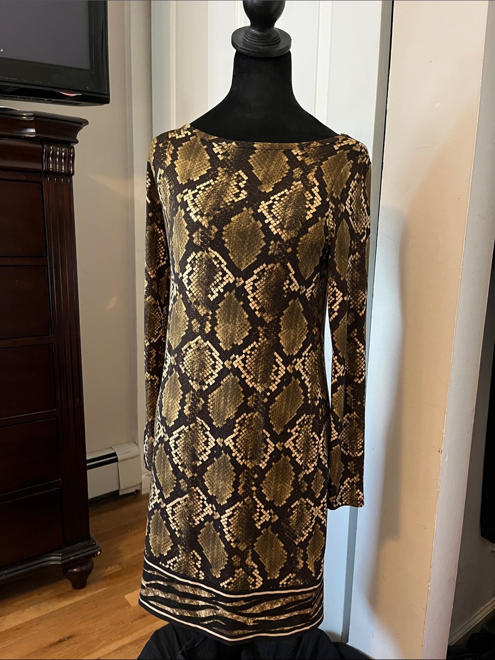 MICHAEL Michael Kors Long-Sleeve Snake-Print Shift Dress in Gold and Black